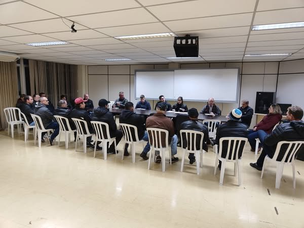 Reunião realizada no Paço Municipal para tratar do estacionamento da Expo Rondon 2025.